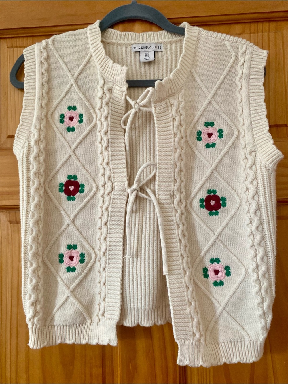 Sincerly Jules Cream Floral Cable-Knit Tie-Front Sweater Vest